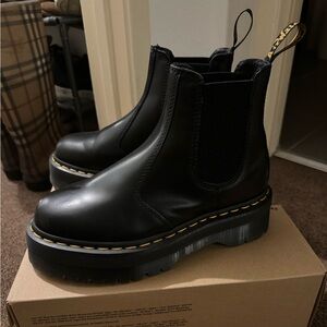 Dr Martens 2976 Chelsea Platform